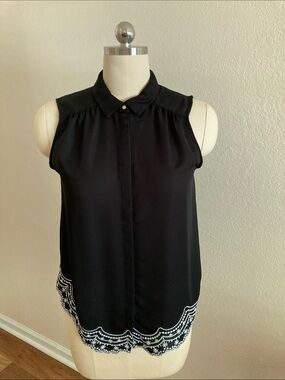 Elle Black Sleeveless Collared Top with White Scallop Embroidery